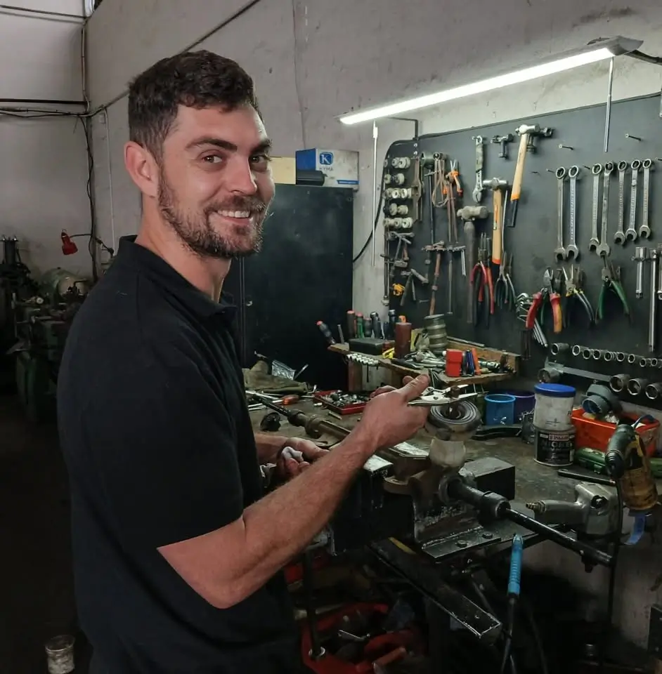 Contact Theuns to make your appointment